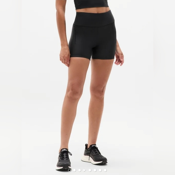 NWT Athleta Pacesetter Ultra High Rise 4" Shortie Size Small In Black - Picture 1 of 7